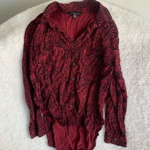 Rock and Republic size small button down top in red and black floral